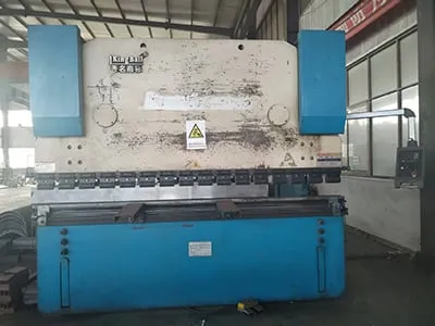 ورشة معالجة الالواح المعدنية