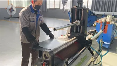 ماكينة CNC لتصنيع مجاري هواء دائرية ذات أسطوانتين DRW-700