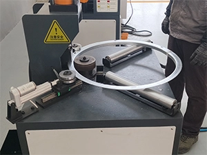 وحدة ثقب الشقوق